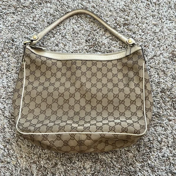 Gucci bag pretty good condition. I love this bag. Very versatile - Picture 2 of 12